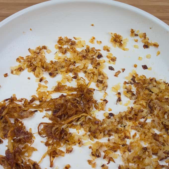 How to Cook Onions (Brista) - Cooking onions to dark crispy brown.