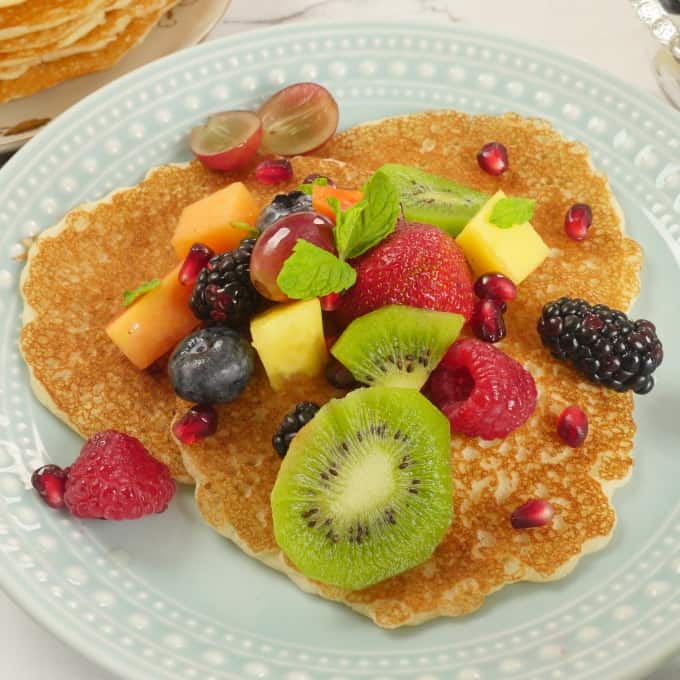 Indian pancakes with tomato & coconut relish